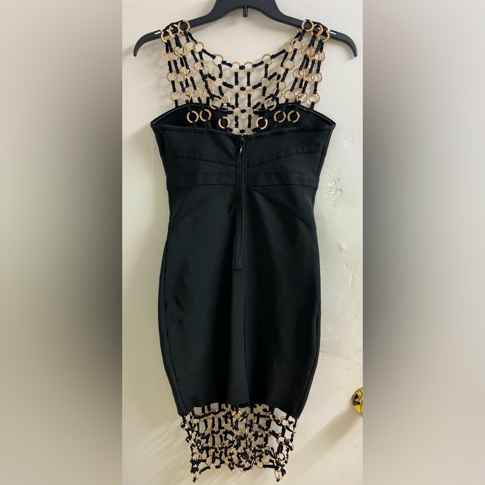 Elegant Black Backless Dress with Intricate Neckline - Picture 2 of 6